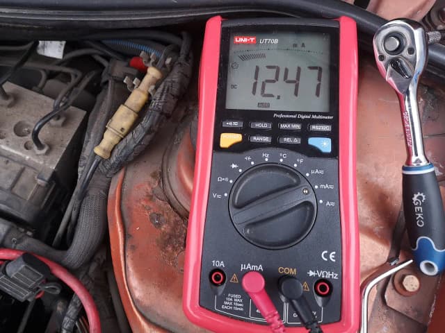 Ile prądu pobiera prostownik do akumulatora? Zaskakujące fakty o zużyciu energii Ile prądu pobiera prostownik do akumulatora? Zaskakujące fakty o zużyciu energii